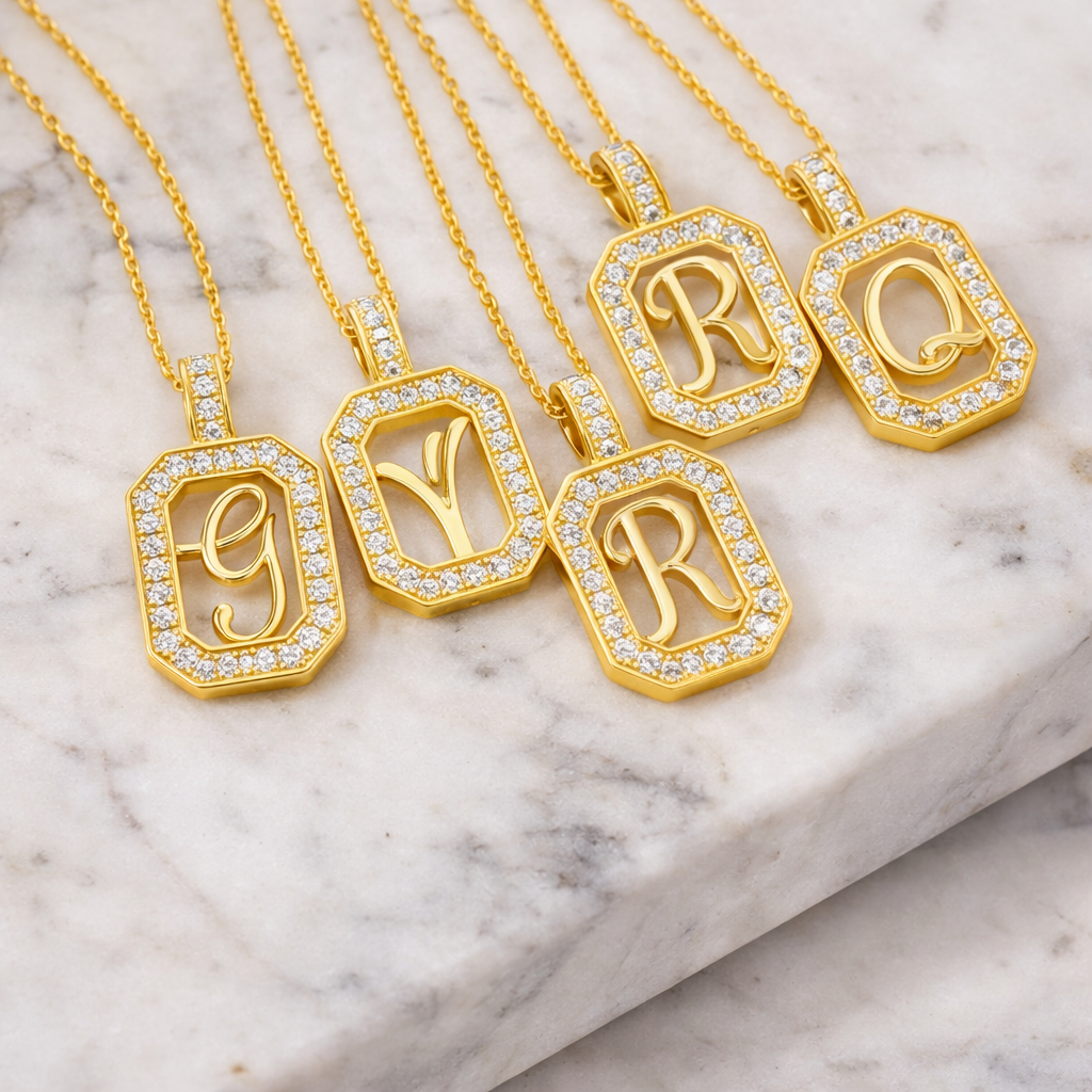 Collier Doré Initiale Plaque Carrée Personnalisée
