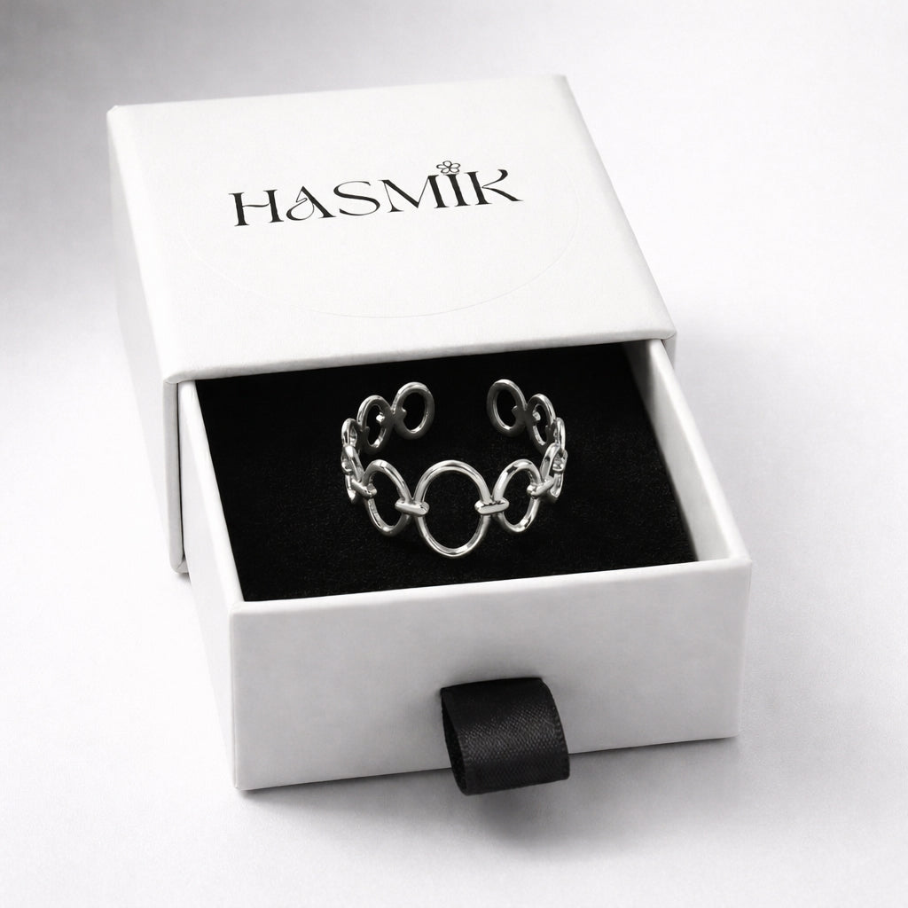 Bague Ajustable Argentée – Cercles Entrelacés