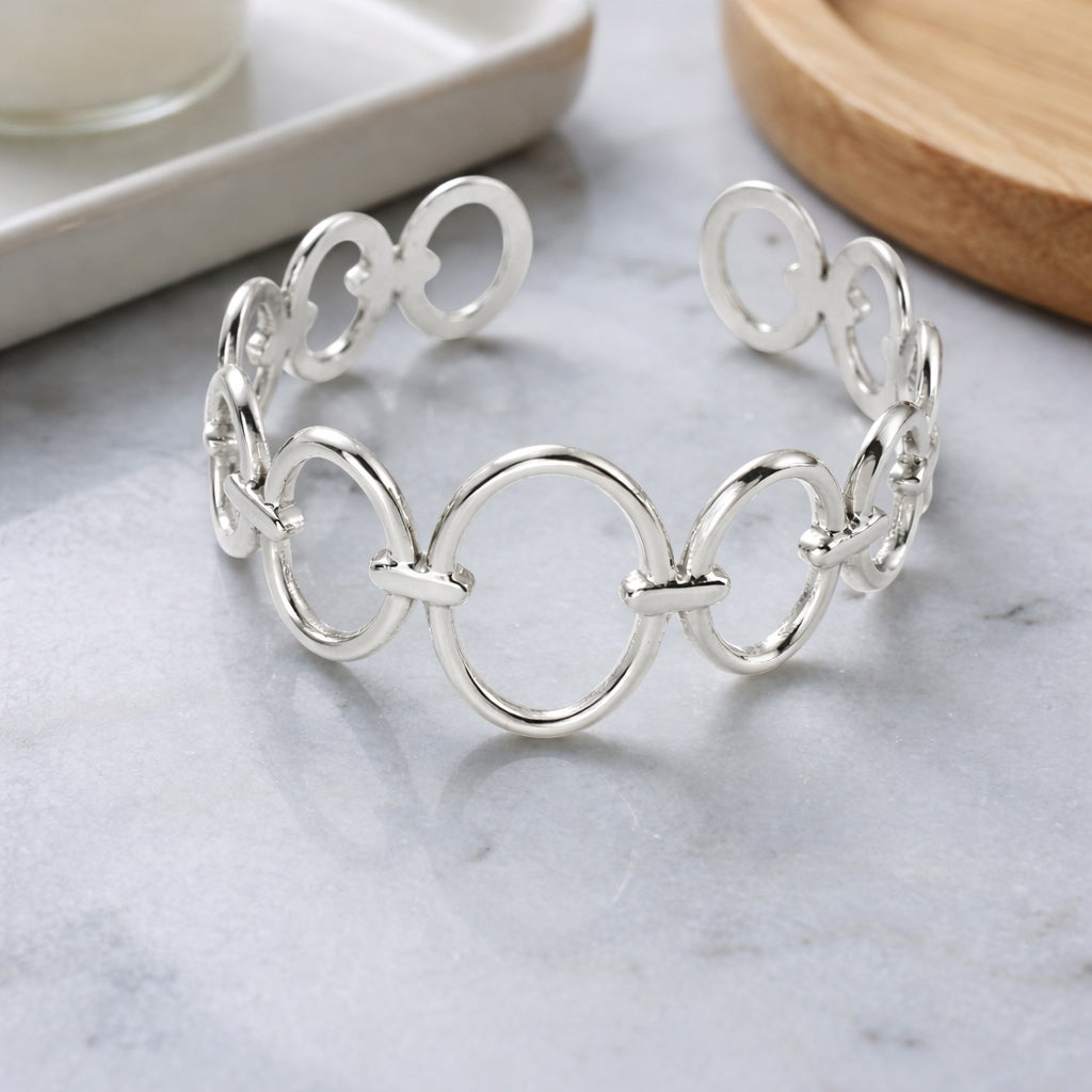 Bague Ajustable Argentée – Cercles Entrelacés